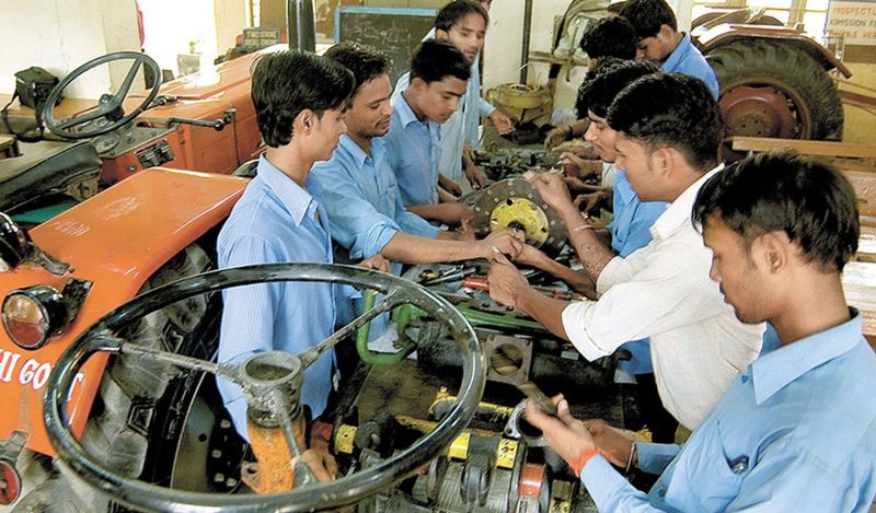 रोजगार की चाह में व्यावसायिक शिक्षा में बढ़ रही रूचि