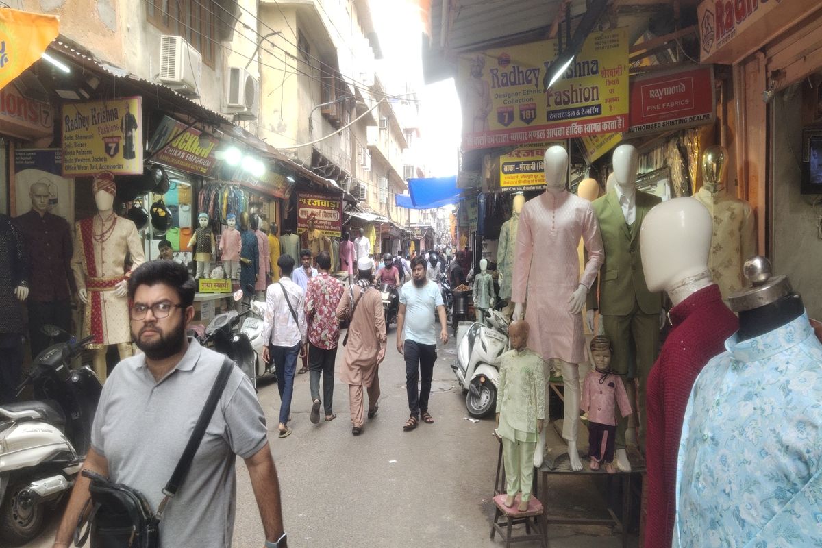 Jaipur City Market: परम्परागत परिधानों और स्वाद के खजाने के लिए पहचाना जाता है घी वालों का रास्ता