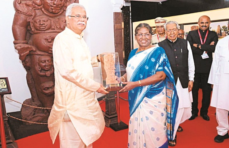 President In Raipur : राष्ट्रपति मुर्मु ने प्रभु जगन्नाथ से मांगी छत्तीसगढ़ की सुख-समृद्धि, इन कार्यक्रमों में हुए शामिल