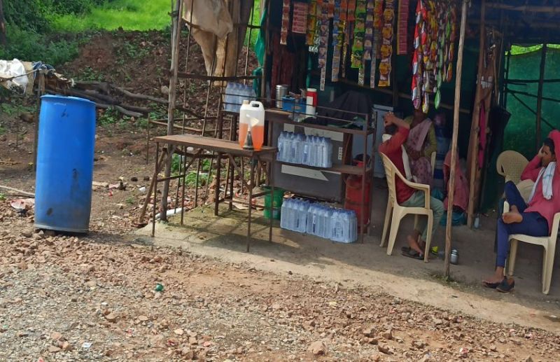 गांव-गांव में किराना, चाय-नाश्ता के दुकानों पर बिक रहा पेट्रोल-डीजल