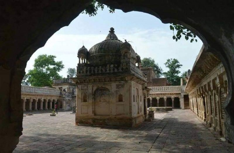 पर्यटन विभाग में जाते ही ताले में कैद हुआ विजयराघवगढ़ किला