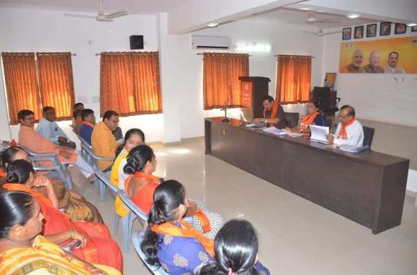 मनपा, नपा, व पंचायत के नए पदाधिकारियों के नामों पर चर्चा