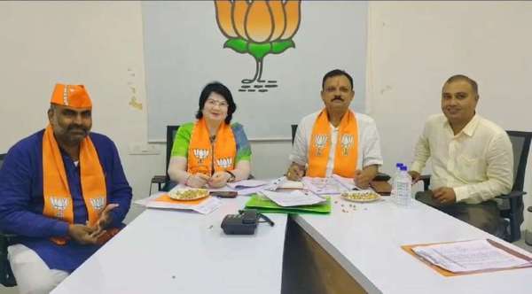 मनपा, नपा, व पंचायत के नए पदाधिकारियों के नामों पर चर्चा