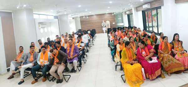 मनपा, नपा, व पंचायत के नए पदाधिकारियों के नामों पर चर्चा