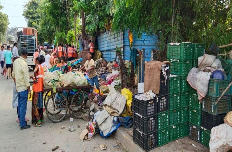 Indore News : नगर निगम ने फूटी कोठी के पास से हटाई 250 दुकानें