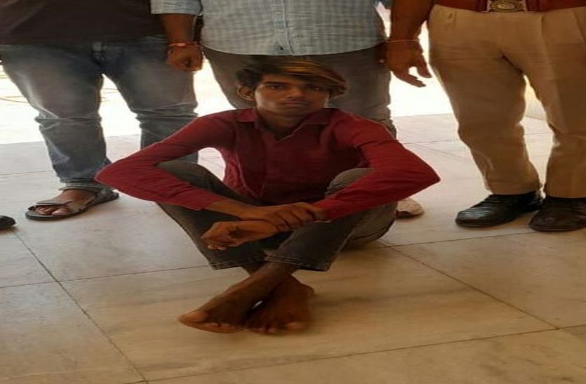 घर के बाहर से बाइक चोरी, सीसीटीवी से ऐसे आया पकड़ में...