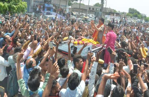 बागेश्वर धाम के धीरेन्द्र शास्त्री के अभिनंदन को उमड़े कोटावासी...देखिए तस्वीरें