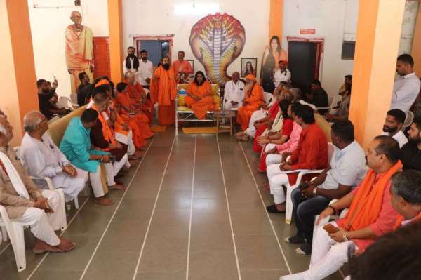 बैठक में उपस्थित  संतजन