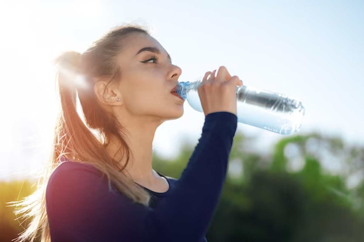 drinking_water_while_standing.jpg