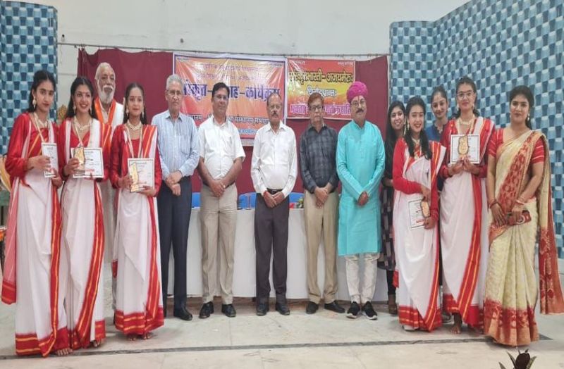 संस्कृत सप्ताह के संस्कृत श्लोक प्रतियोगिता में छाए प्रतिभागी