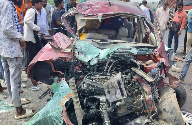 Sirohi Road Accident: 3 people killed Truck and car collision