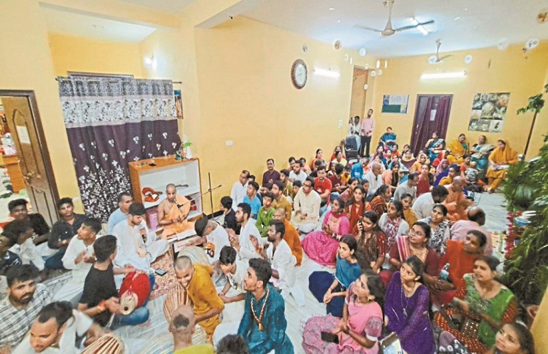 बलराम पूर्णिमा : जल से अभिषेक कर भक्तों ने लगाया 101 पकवानों का भोग