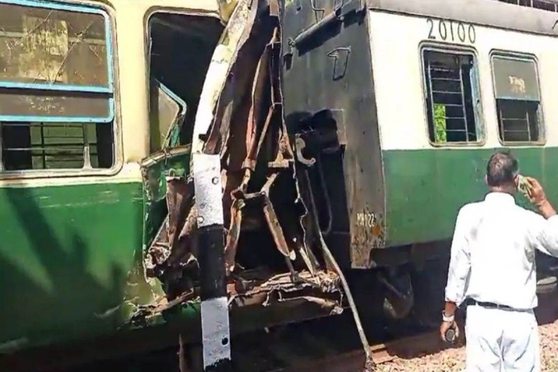 Train Derailed in Delhi