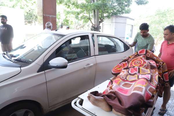 हड़ताल से मरीजों का बुरा हाल है। वहीं एंबुलेंस कमियों का कहना था कि जब तक मांगें पूरी नहीं होंगी तब तक हड़ताल जारी रहेगी।