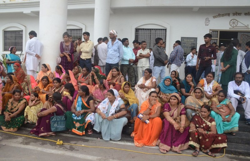 प्रत्याशियों के टिकट को लेकर कांग्रेस कार्यकर्ताओं में आक्रोश