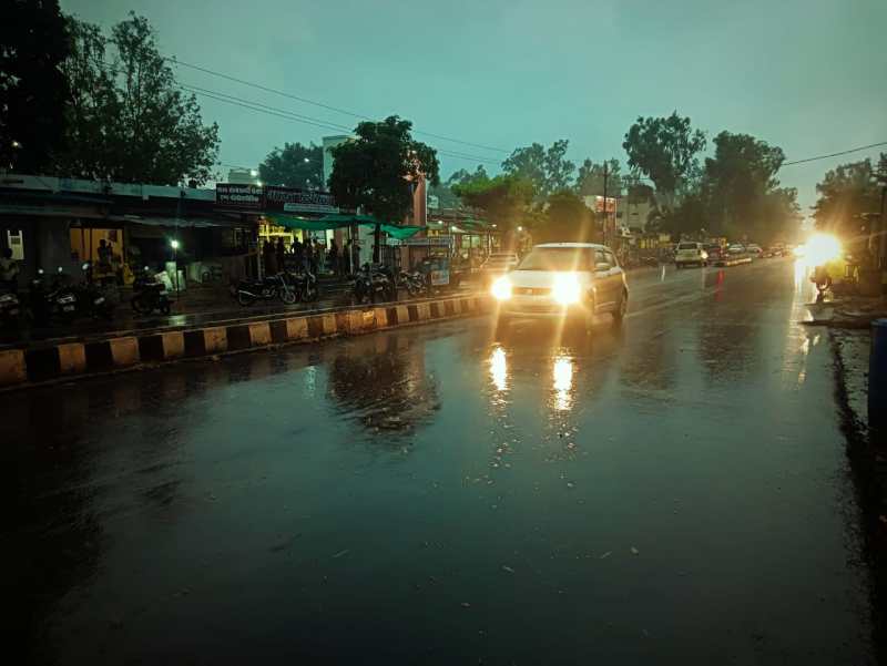 17 दिन बाद लौटे मेघ, बारिश के साथ किसानों में लौटी खुशियां