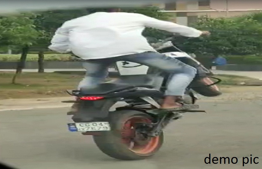 सड़क ही नहीं.. अब सोशल मीडिया पर भी पुलिस की नजर, अब तक 163 स्टंटबाजों पर हुई कड़ी कार्रवाई