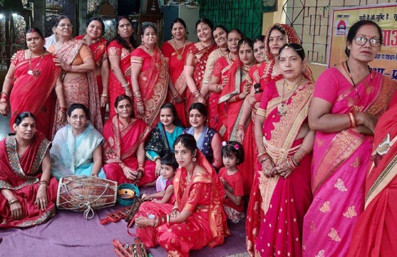 तीज मिलन उत्सव : बेटी बचाओ मंच के तीज मिलन में सोलह शृंगार, मेहंदी की रंगत