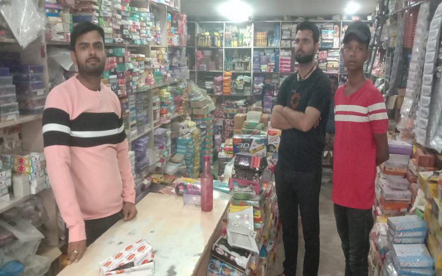 कोतवाली के पास जनरल स्टोर दुकान में 6 नकाबपोश चोरों ने बोला धावा, ताला तोडक़र ले उड़े 1 लाख का सामान, सीसीटीवी में कैद