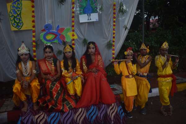 छात्रो ने बनायी झॉकी   