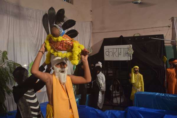 छात्रो ने बनायी झॉकी   