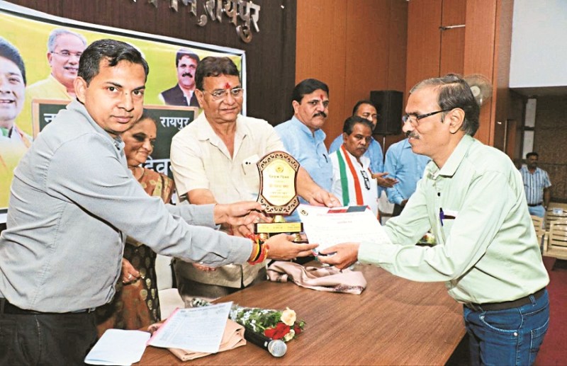 Future builder honored on Teacher's Day in Raipur