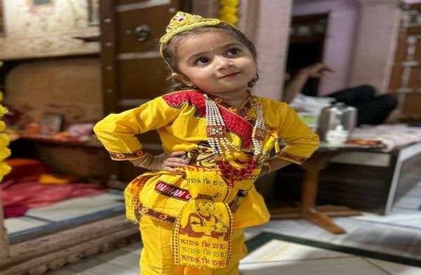 कृष्ण जन्माष्टमी: नन्हे-मुन्नों ने धरा कान्हा का स्वरुप, देखें फोटो