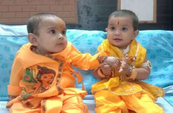 कृष्ण जन्माष्टमी: नन्हे-मुन्नों ने धरा कान्हा का स्वरुप, देखें फोटो