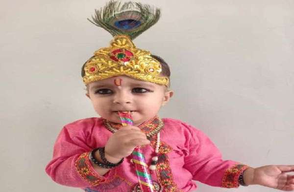 कृष्ण जन्माष्टमी: नन्हे-मुन्नों ने धरा कान्हा का स्वरुप, देखें फोटो