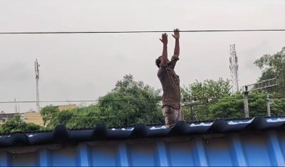 Youth's high voltage drama with railway's OHE cable,Youth's high voltage drama with railway's OHE cable