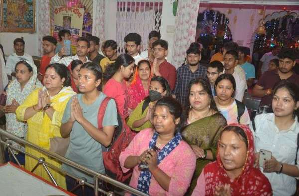 मंदिरों में सजी आकर्षक झांकियां,आज जन्मेंगे कृष्ण कन्हाई