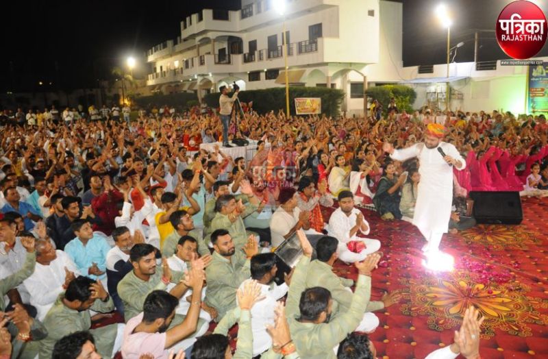 बाबा हमें तेरा है भरोसा, एकबार खाटू धाम बुलाले... यहां भजनों पर नाचे श्याम भक्त, देखें पूरा वीडियो...