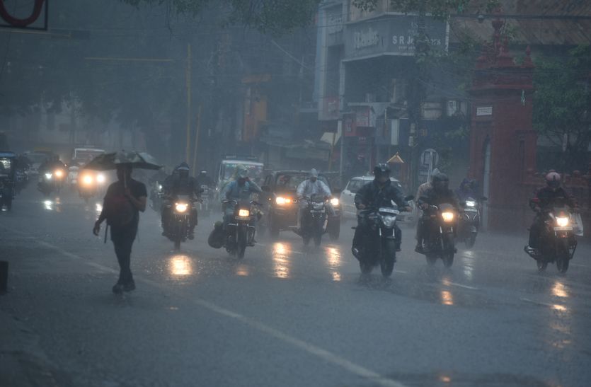 Indore News : बारिश के रूप में बरसी राहत बूंदे