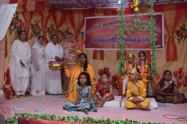 कृष्ण जन्मोत्सव पर भक्ति में तल्लीन रहा शहर