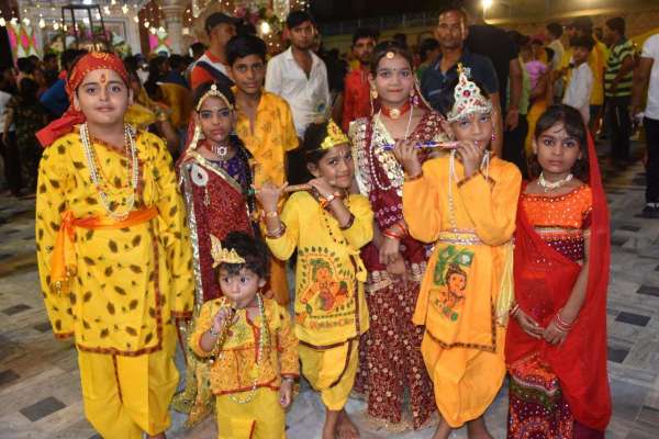 कृष्ण जन्मोत्सव पर भक्ति में तल्लीन रहा शहर