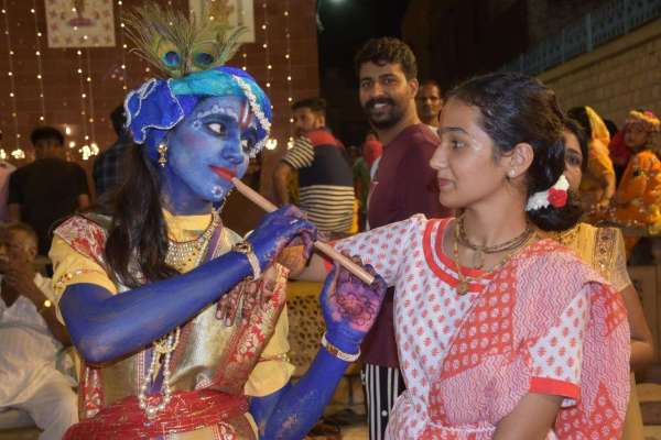 कृष्ण जन्मोत्सव पर भक्ति में तल्लीन रहा शहर