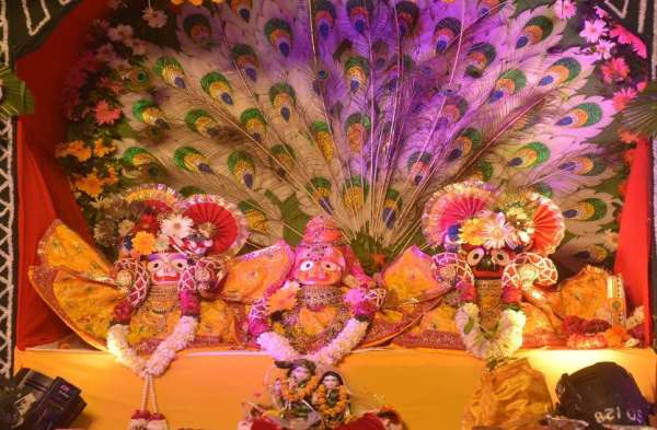 नन्दोत्सव पर आनंदित हुई शिक्षा नगरी, झांकियों के दर्शन कर पाया सुख...देखिए तस्वीरें