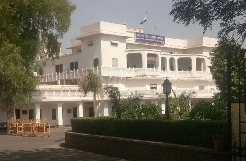 कमिश्नर कार्यालय के कैशियर चालान जुर्माने के 43.86 लाख रुपए डकारे