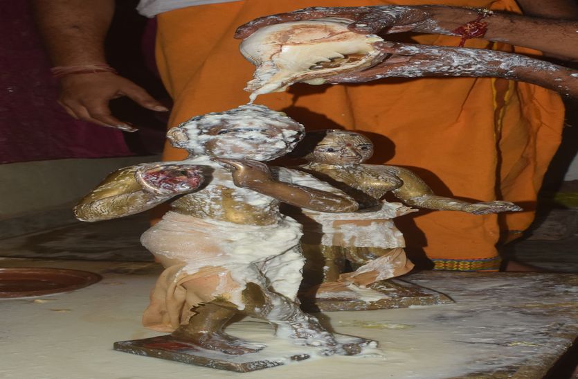 Nand Ghar Anand Bhayo, Jai Kanhaiya Lal, celebrated the festival of Shri Krishna Janmashtami from homes to temples.