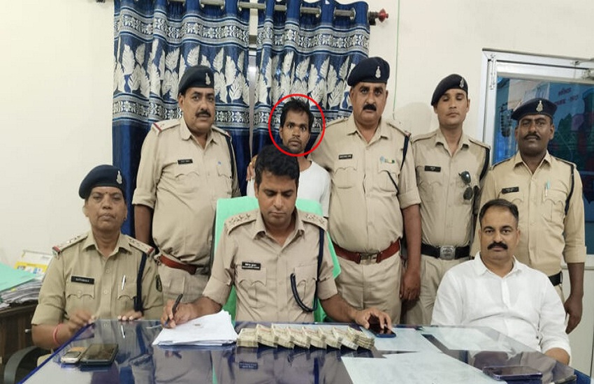 6.60 लाख रुपए देखकर मुंशी की नीयत हुई खराब, पुलिस को बताई लूट की झूठी कहानी, cctv से हुआ खुलासा