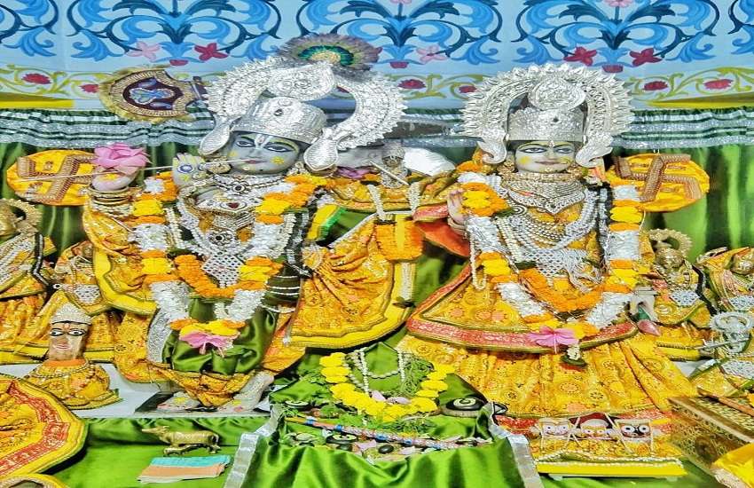 गोपाल मंदिर में रात 12 बजे उत्सव