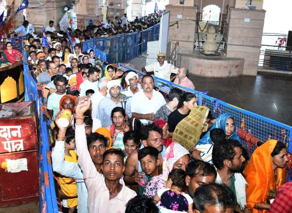rimurti-faith-a-temple-where-devotees-offer-onions
