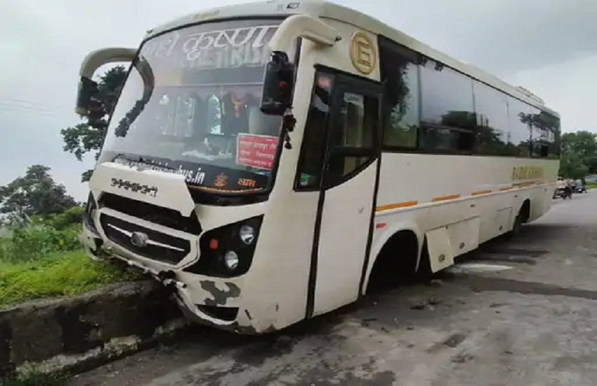 Accident in Korba! Bus full of passengers overturns, 6 injured