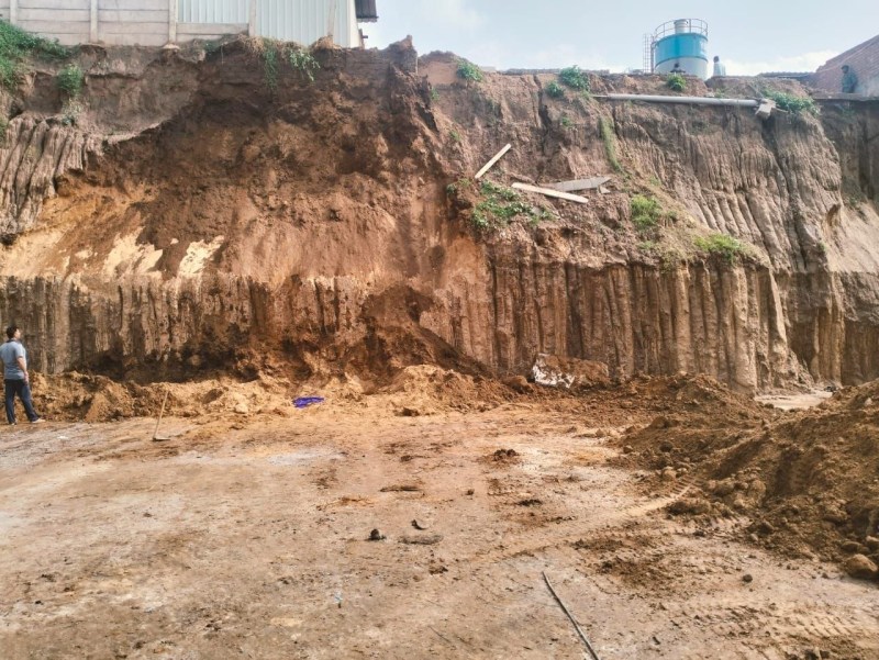 Ahmedabad: ओढव में निर्माणाधीन साइट के बेसमेंट में मिट्टी धंसी, दबने से 3 श्रमिकों की मौत