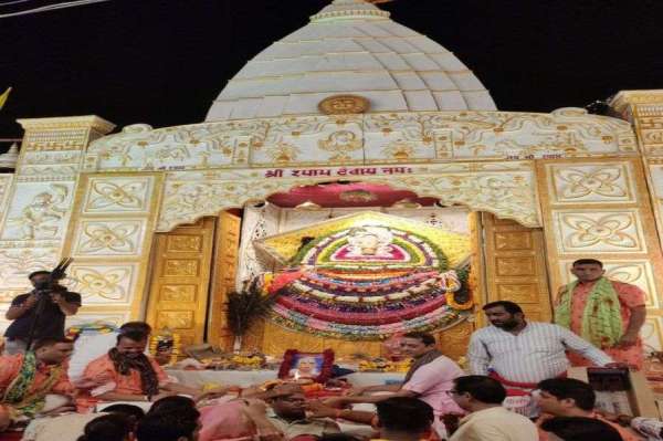 khaatoo naresh ke darabaar mein jama bhakti ka rang