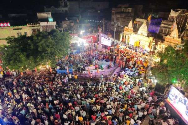 khaatoo naresh ke darabaar mein jama bhakti ka rang