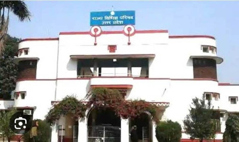 Prayagraj News: बार कौंसिल अध्यक्ष के खिलाफ एक जुट हुए अधिवक्ता, हड़ताल वापस लेने से थे नाराज