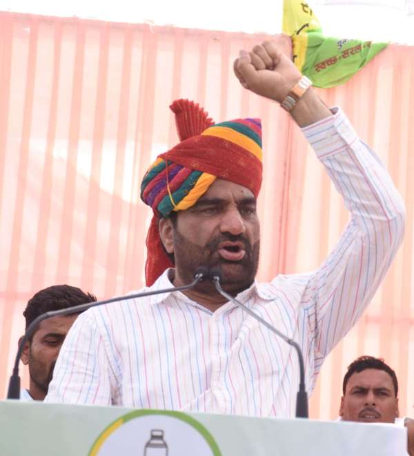 Taking BJP into confidence, Congress government bans 'Party Student Un