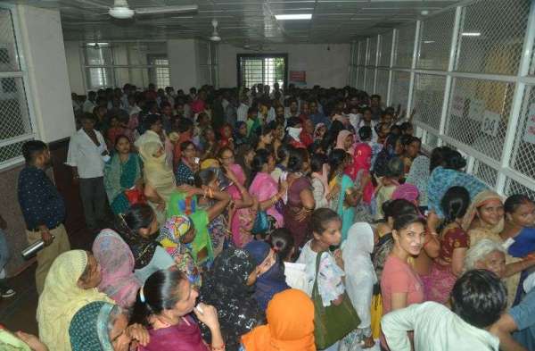 न पर्ची कटी, न इलाज मिला, मरीज परेशान