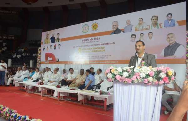 छत्तीसगढ़ ने सेतुबंध आसन के प्रदर्शन के लिए गोल्डन बुक ऑफ वर्ल्ड रिकॉर्ड में अपना नाम सुनहरे अक्षरों में दर्ज करा लिया है